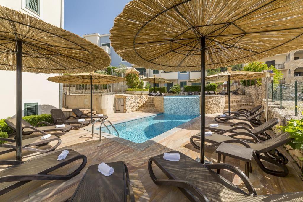 Apartment Livia สลาทิเน ภายนอก รูปภาพ