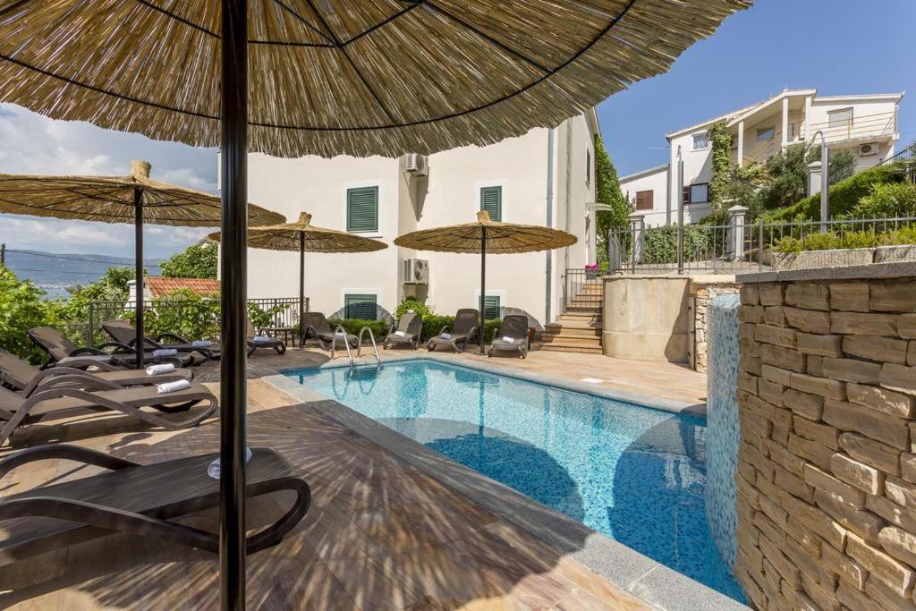 Apartment Livia สลาทิเน ภายนอก รูปภาพ