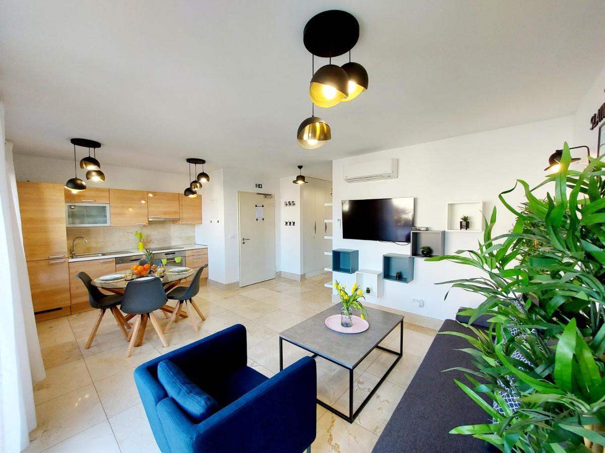 Apartment Livia สลาทิเน ภายนอก รูปภาพ