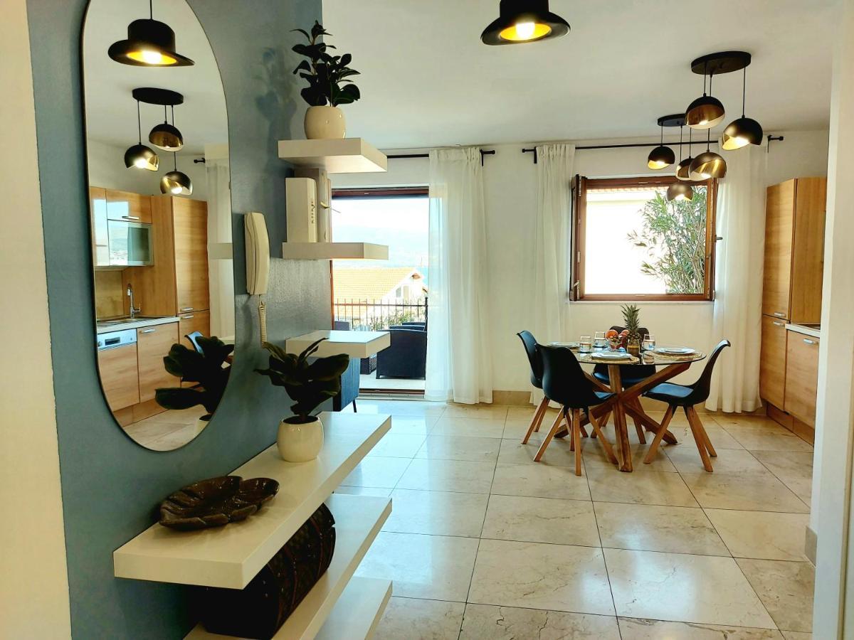 Apartment Livia สลาทิเน ภายนอก รูปภาพ