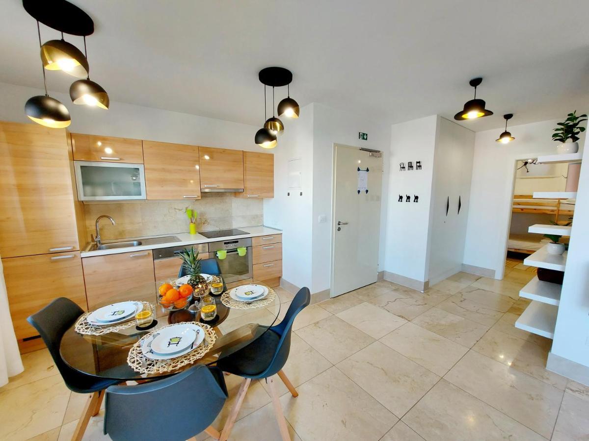 Apartment Livia สลาทิเน ภายนอก รูปภาพ