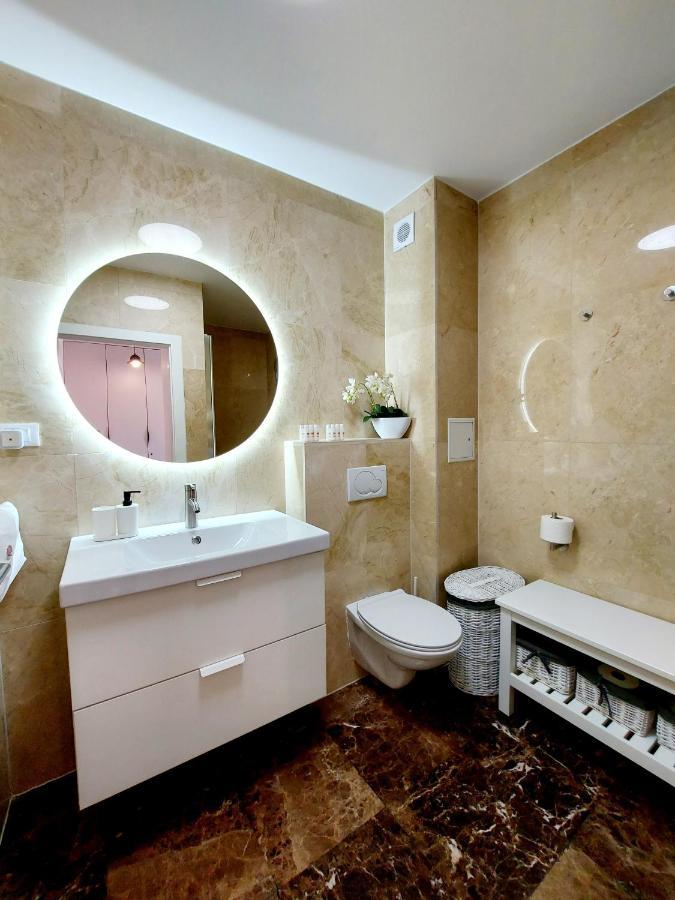 Apartment Livia สลาทิเน ภายนอก รูปภาพ