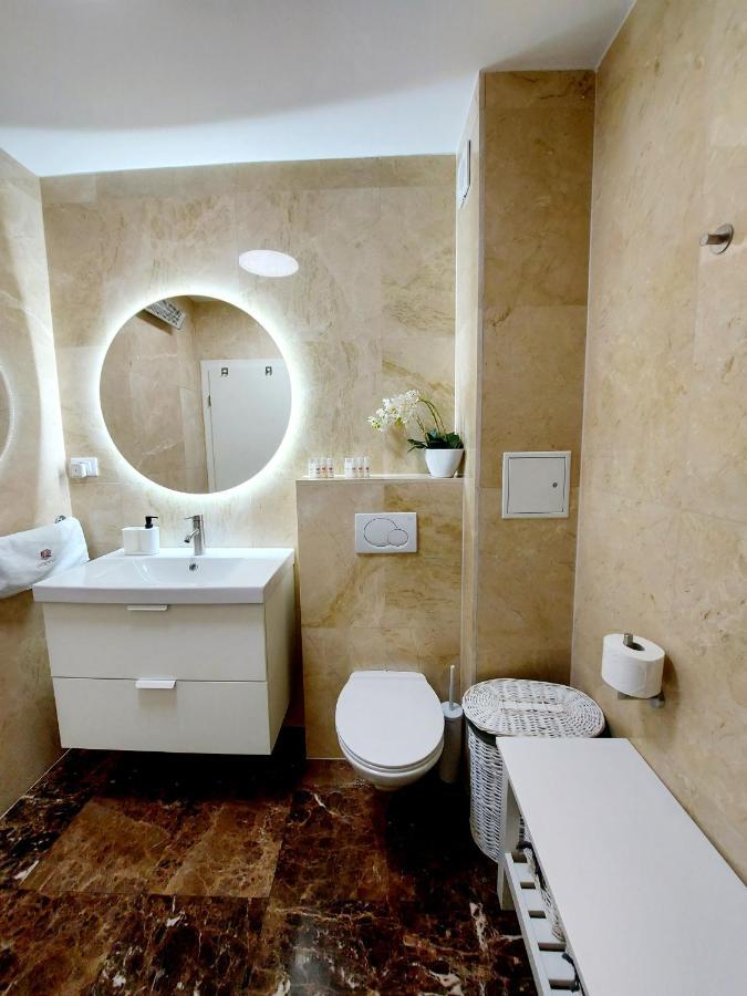 Apartment Livia สลาทิเน ภายนอก รูปภาพ