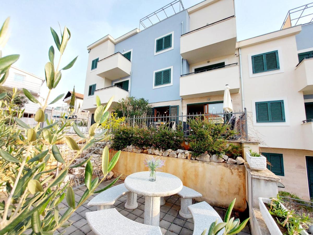 Apartment Livia สลาทิเน ภายนอก รูปภาพ