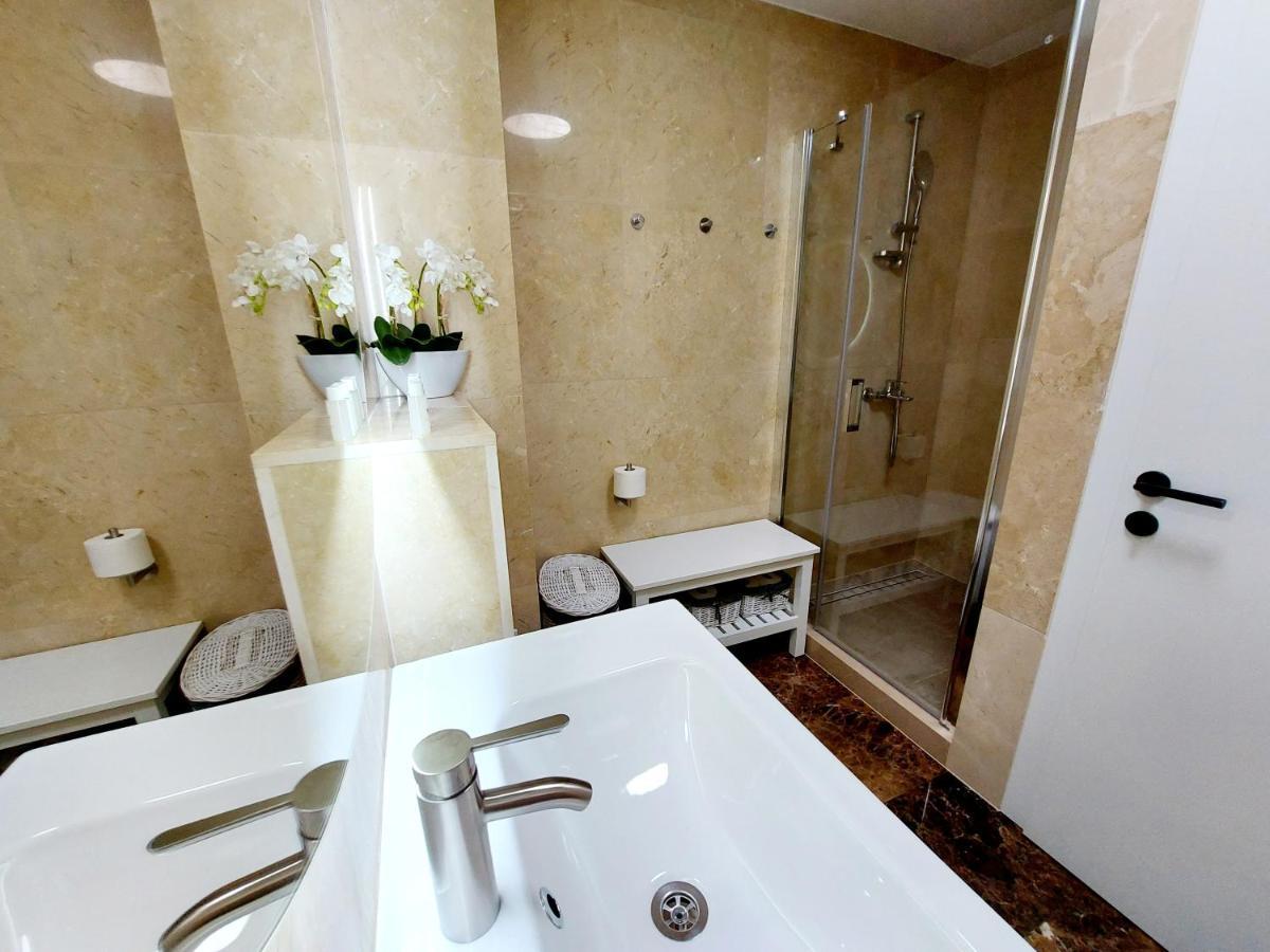 Apartment Livia สลาทิเน ภายนอก รูปภาพ
